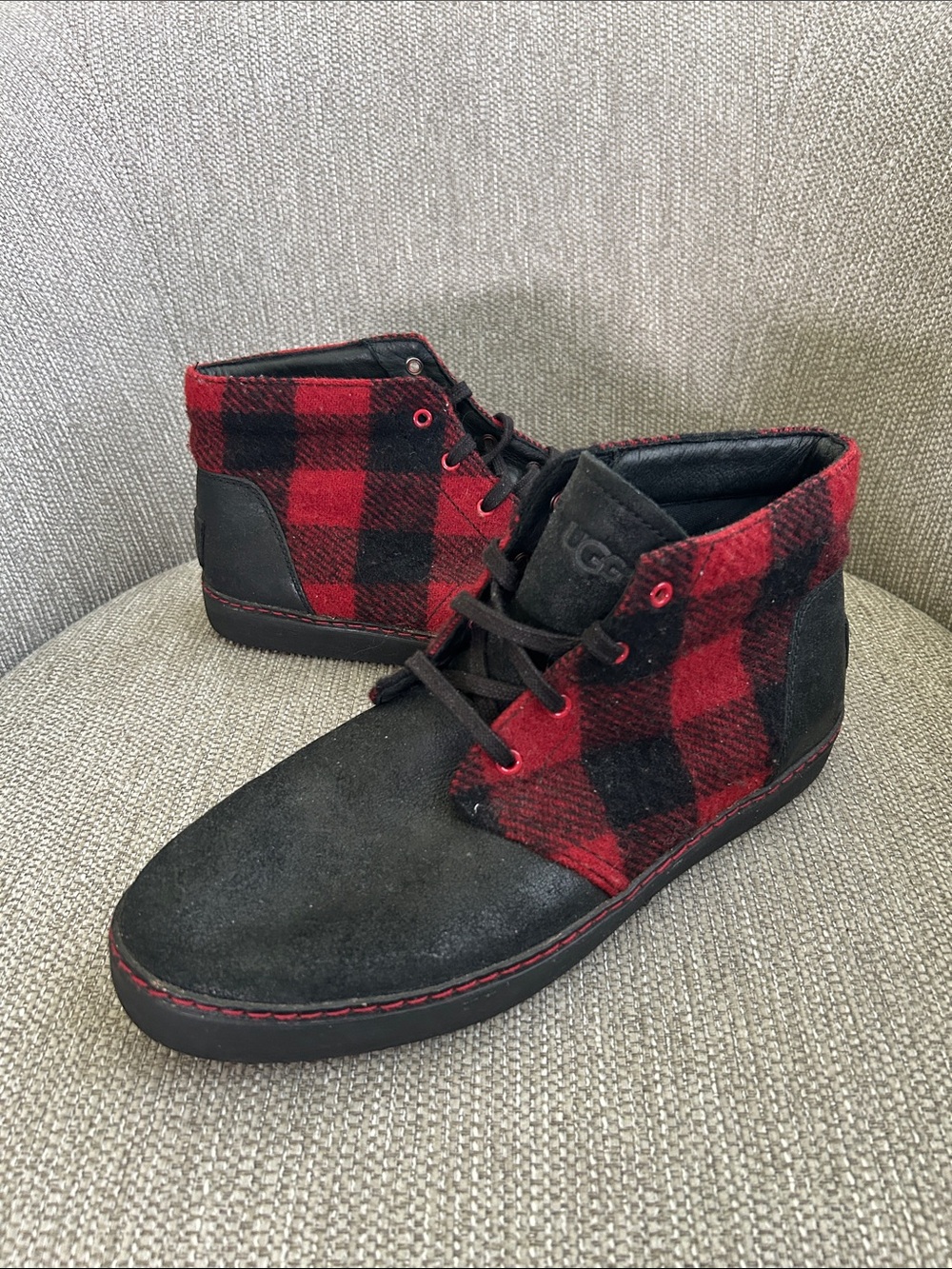 UGG Australia Alin Buffalo Plaid Leather Chukka Boots Black Red